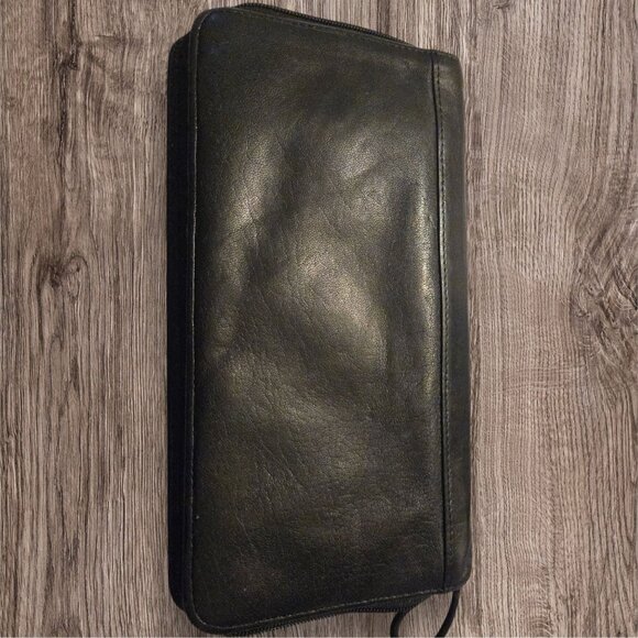 Fossil Black Genuine Leather Passport Wallet With Zip Closure & Multiple Pockets - Picture 3 of 5